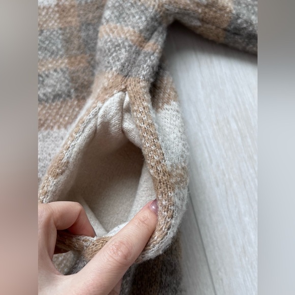 OAK + FORT Fuzzy Oversized Plaid Cardigan - Picture 6 of 8